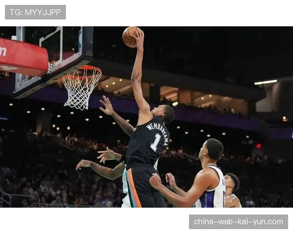 NBA常规赛花絮：文班亚马封盖后快攻扣篮，精彩回合锁定赛季最佳镜头候选